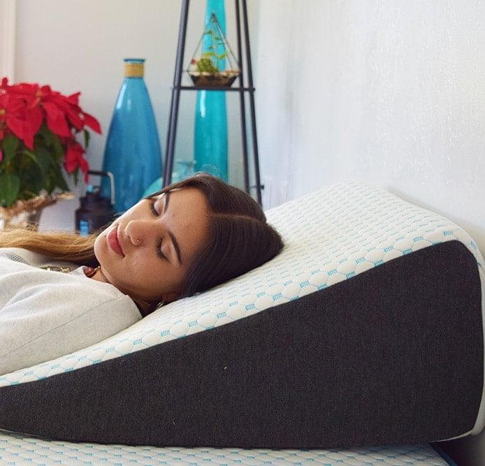 Using A Wedge Pillow Helps Sleeping Apnea, Snoring and Heartburn - Coldest