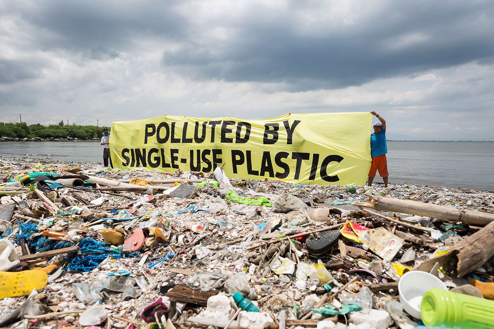 end-plastic-water-bottle-pollution-facts-you-need-to-know-the